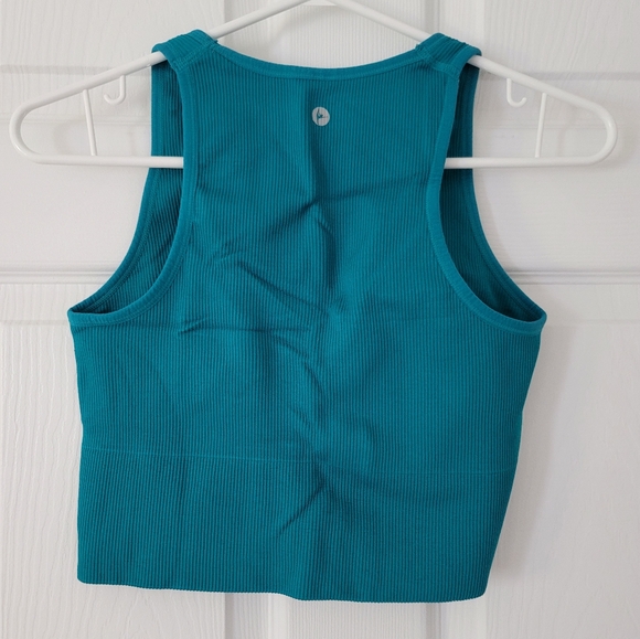 V neck cropped tank - Picture 2 of 3